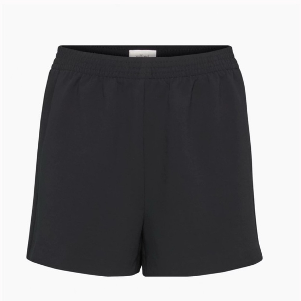 CLEARANCE! Wilfred Free Black Pull On Shorts in Black, size small